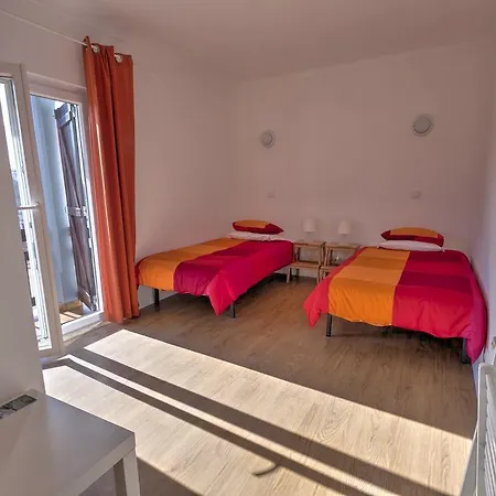 Homemoel Local Accomodation Al Pensión 3*