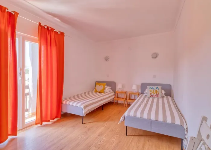 Homemoel Local Accomodation Al 招待所 圣佩罗德姆