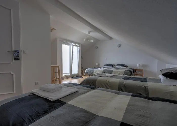 Homemoel Local Accomodation Al 3*