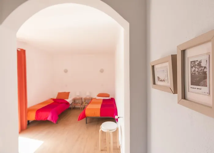 Homemoel Local Accomodation Al 게스트하우스 3*