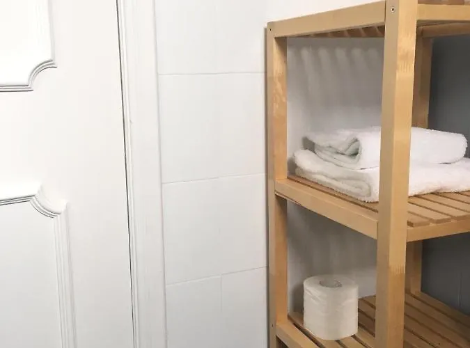 Homemoel Local Accomodation Al 게스트하우스 3*